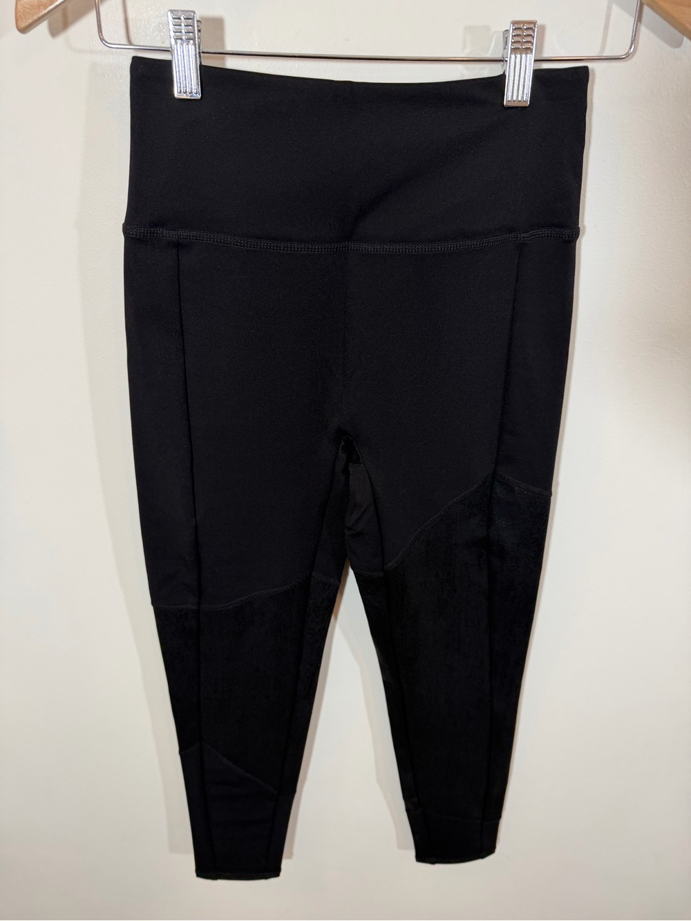 NWOT Zuda Leggings Z-Stretch Full Length With Foil Print in Black | Size XS